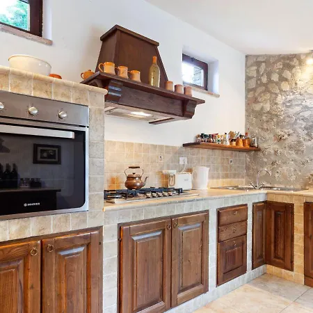 Rustic In With Sauna & Pool بيت للعطل