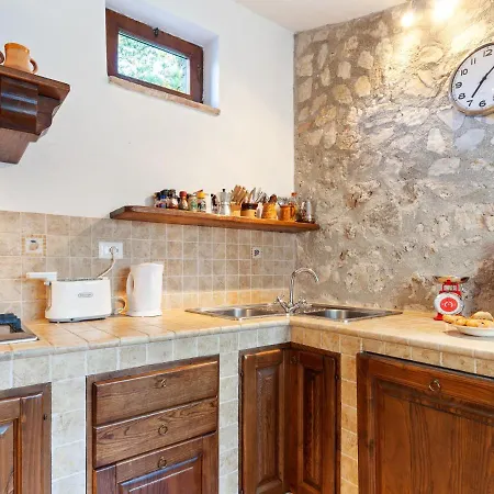 Rustic In With Sauna & Pool بيت للعطل