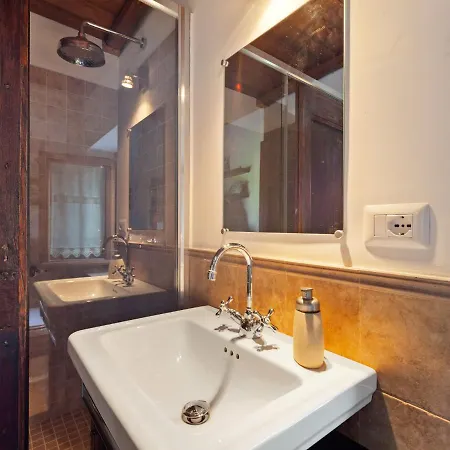 بيت للعطل Rustic In With Sauna & Pool